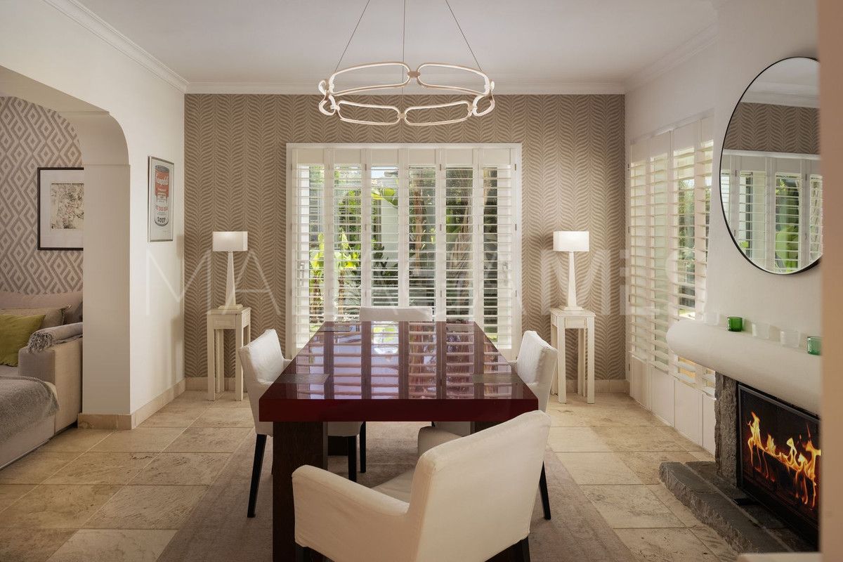 Buy villa de 3 bedrooms in Benahavis