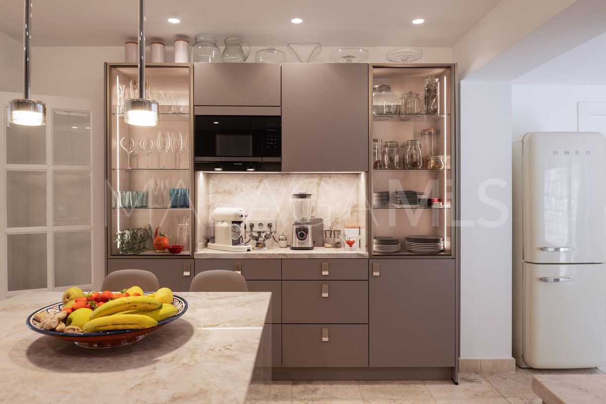 Buy villa de 3 bedrooms in Benahavis