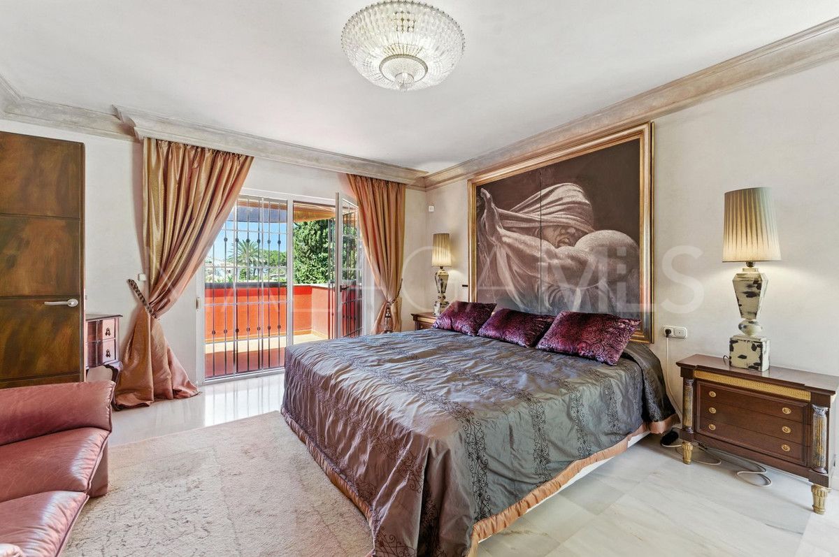 Villa for sale in Marbella City