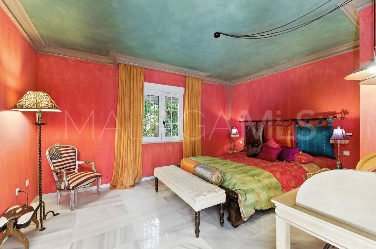 Villa for sale in Marbella City