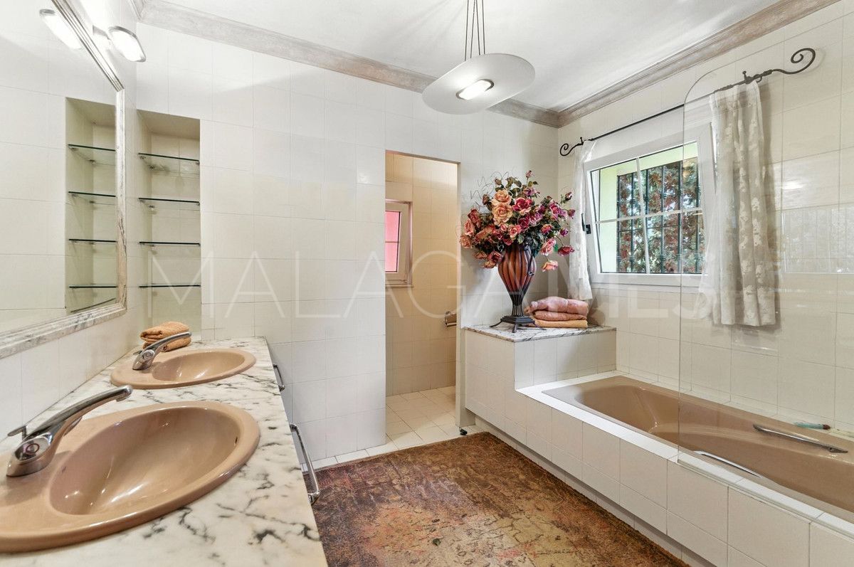 Villa for sale in Marbella City