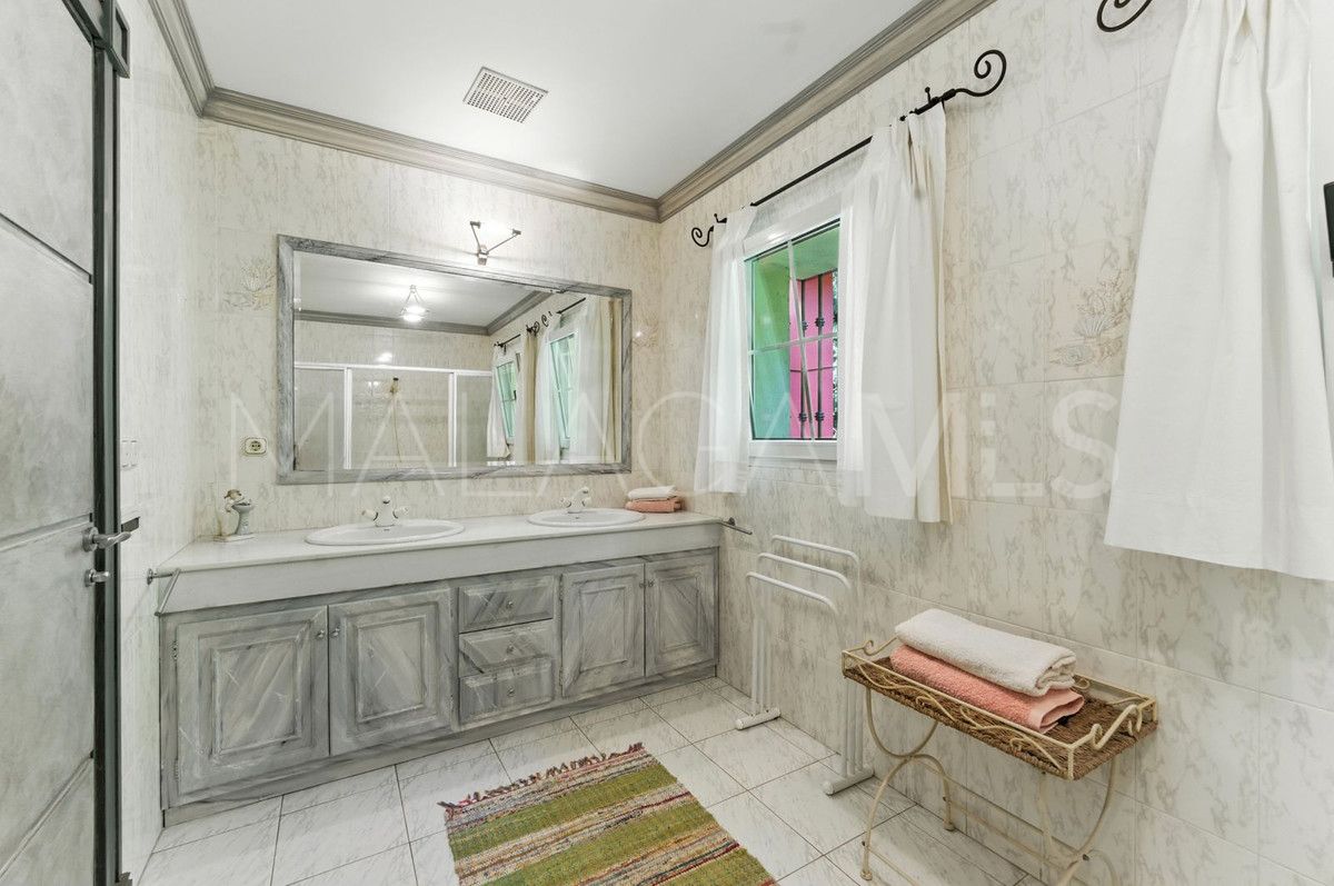 Villa for sale in Marbella City