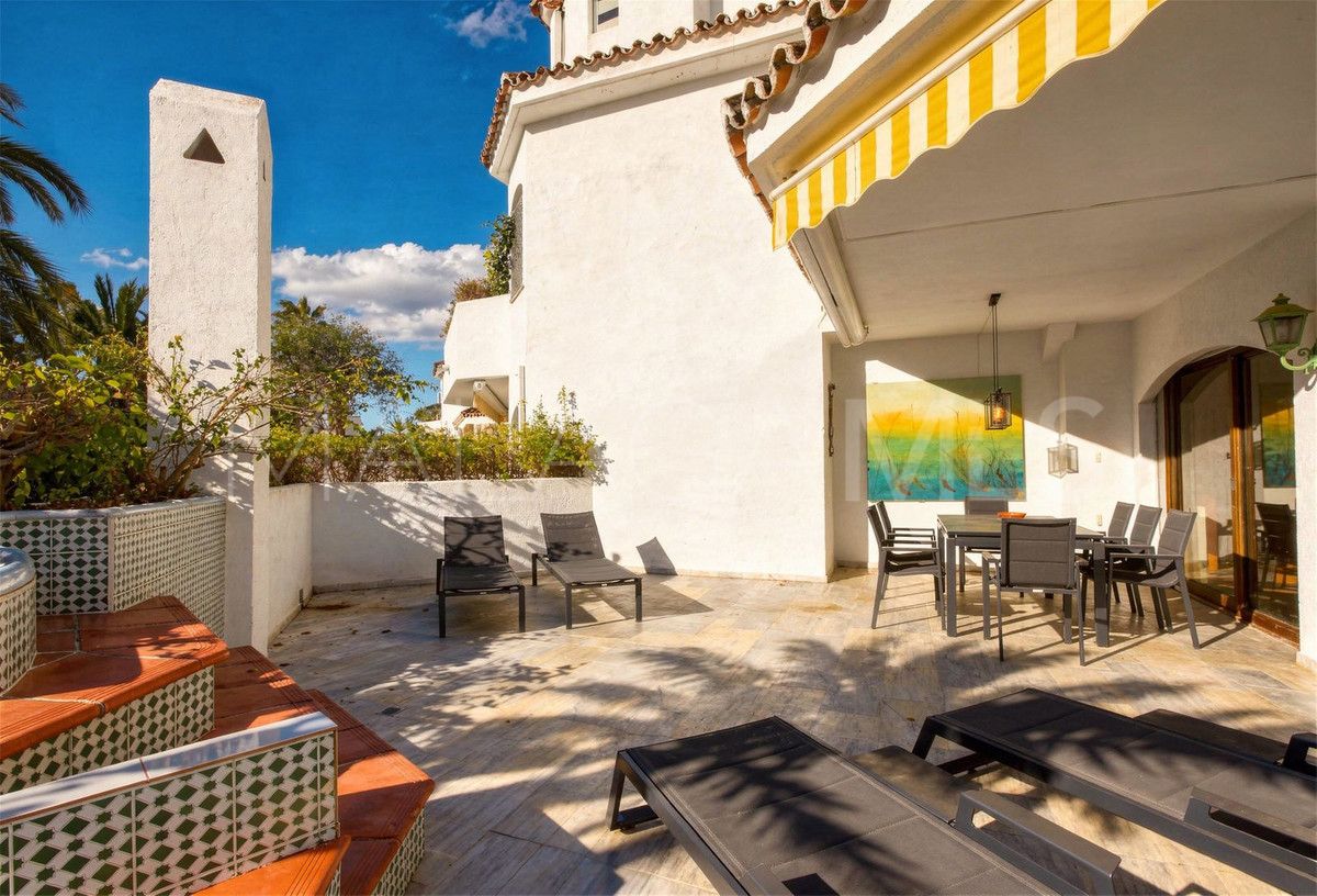 Apartamento planta baja for sale in Elviria