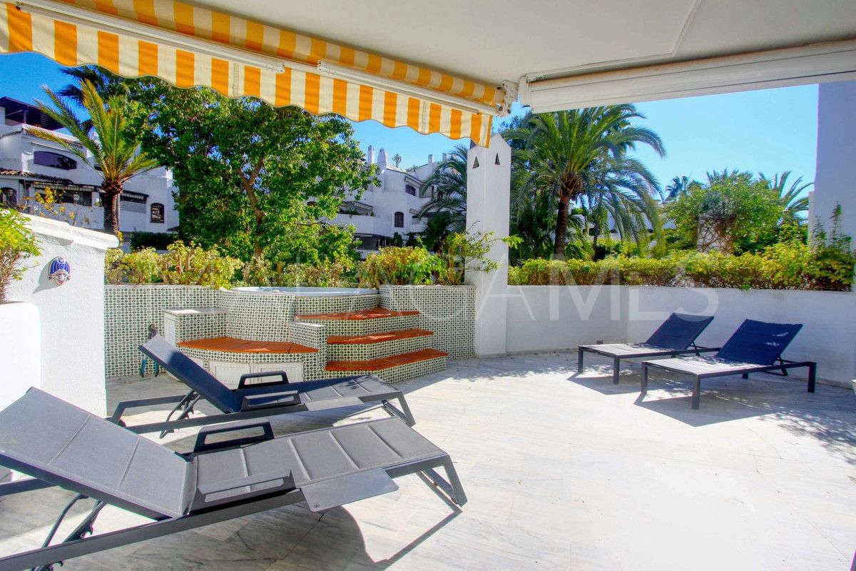 Apartamento planta baja for sale in Elviria
