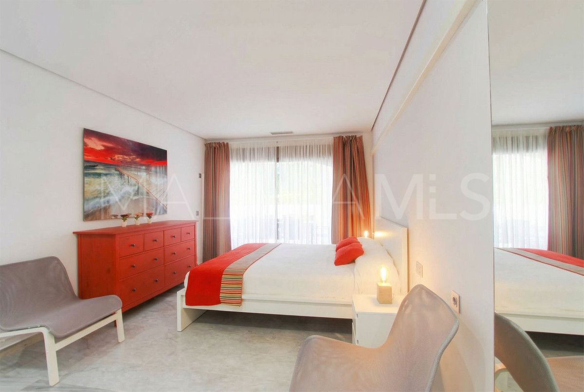 Apartamento planta baja for sale in Elviria