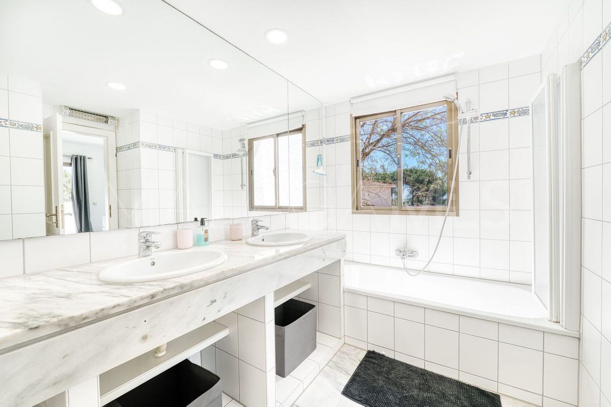 Buy Elviria 5 bedrooms penthouse