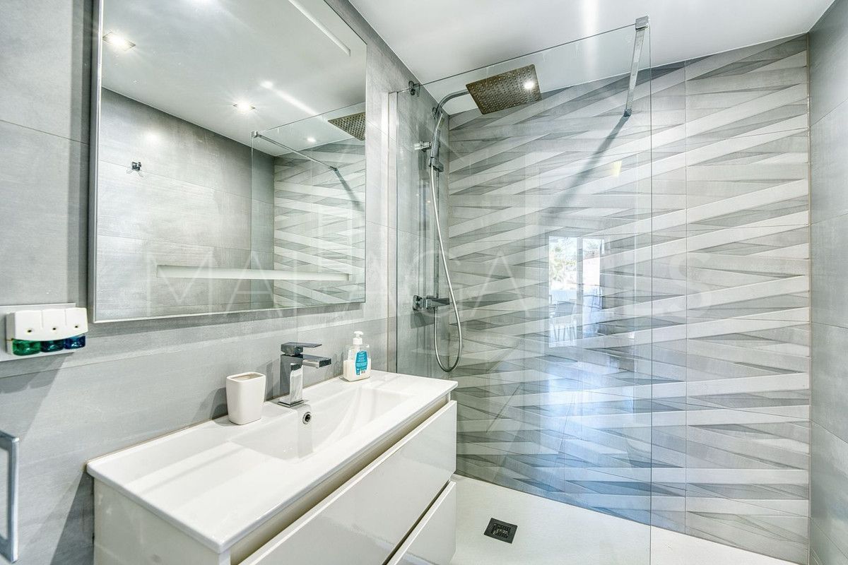 Buy Elviria 5 bedrooms penthouse