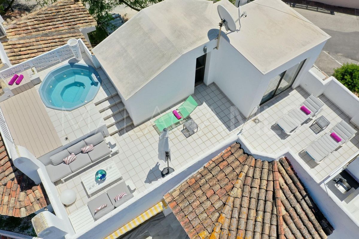 Buy Elviria 5 bedrooms penthouse