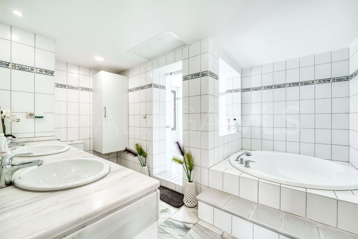 Buy Elviria 5 bedrooms penthouse