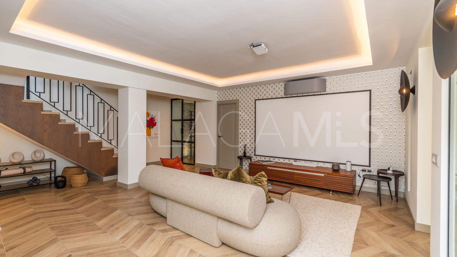 Villa for sale in Los Naranjos Hill Club