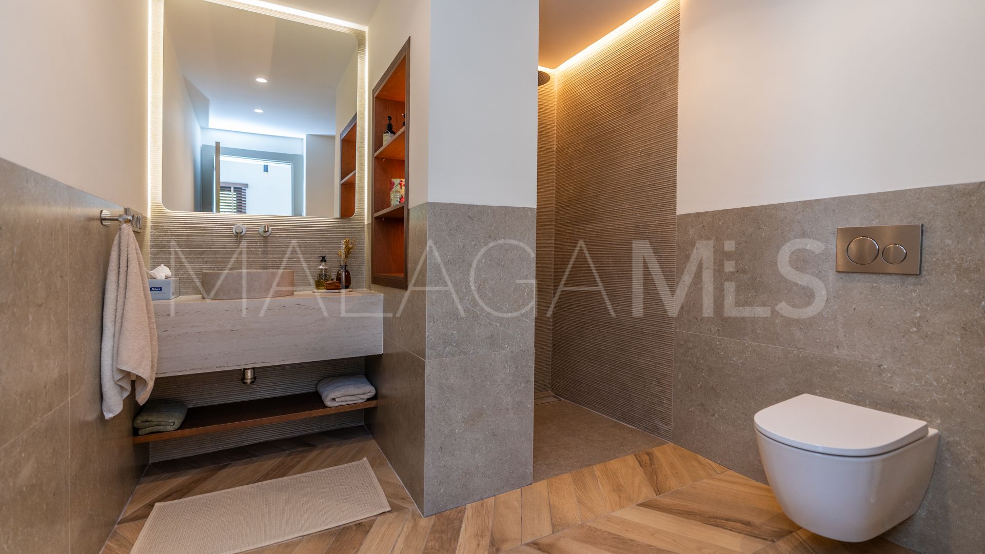Villa for sale in Los Naranjos Hill Club