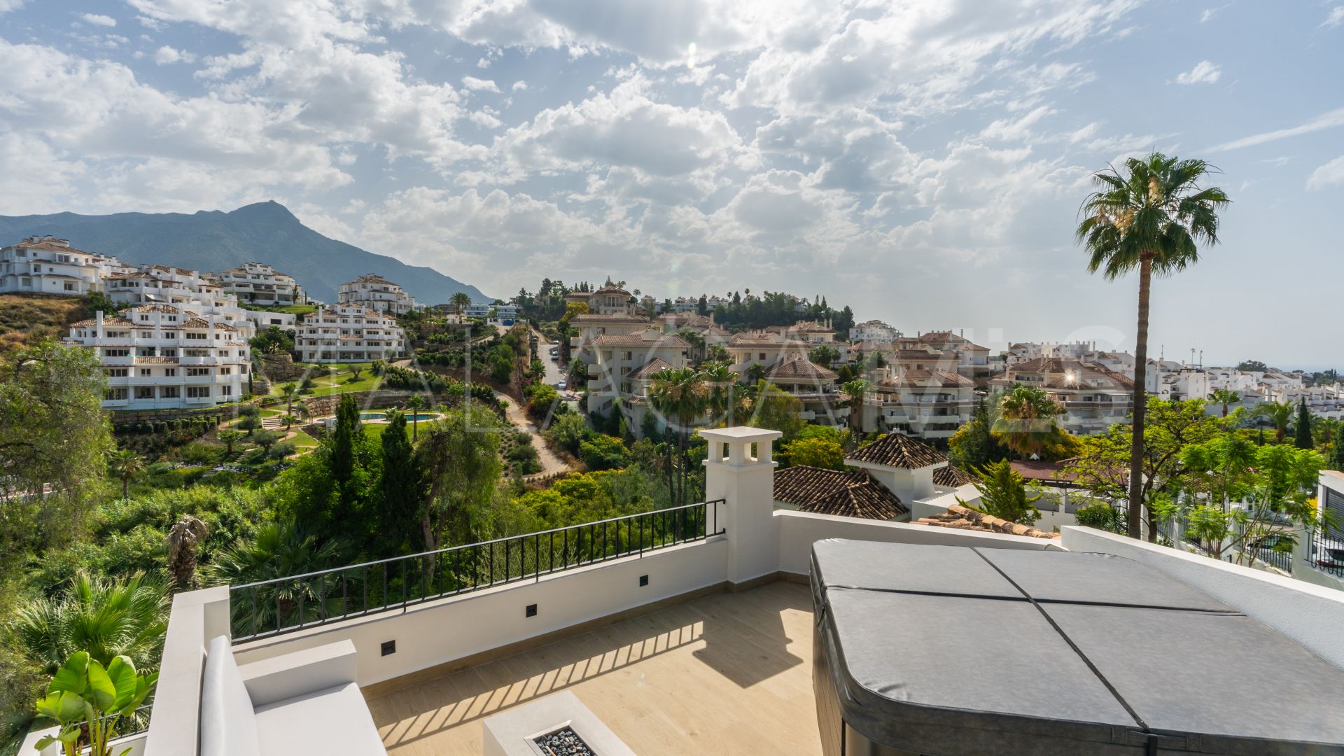 Villa for sale in Los Naranjos Hill Club