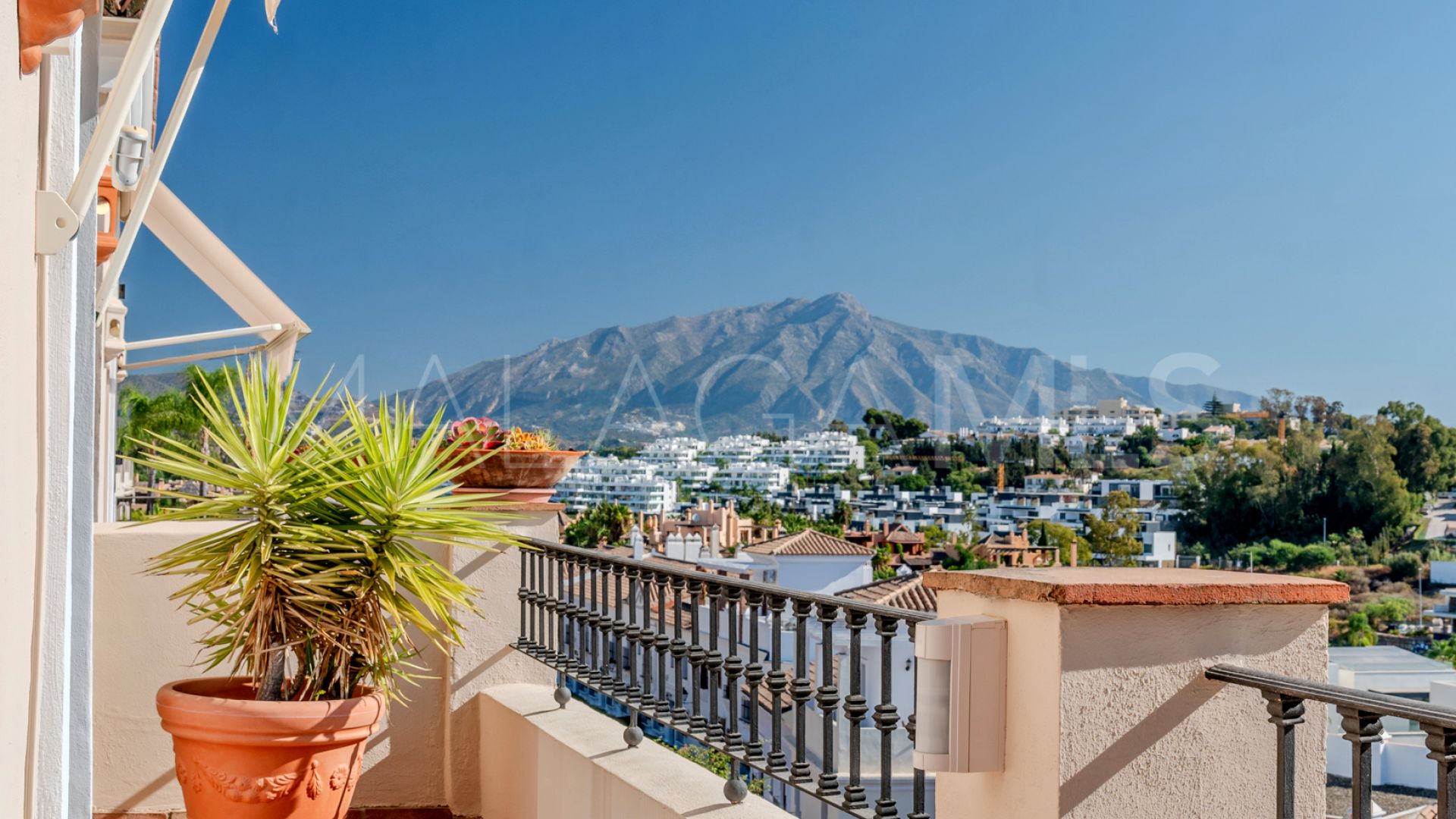 Maison de ville for sale in Estepona