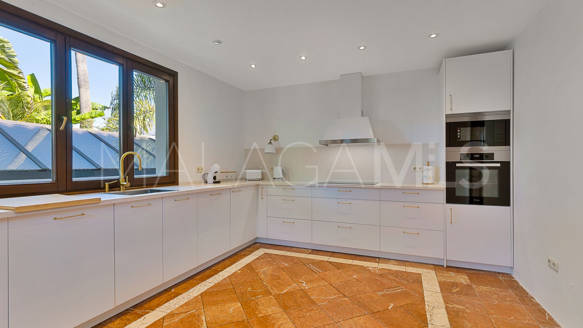 Villa for sale in Guadalmina Alta