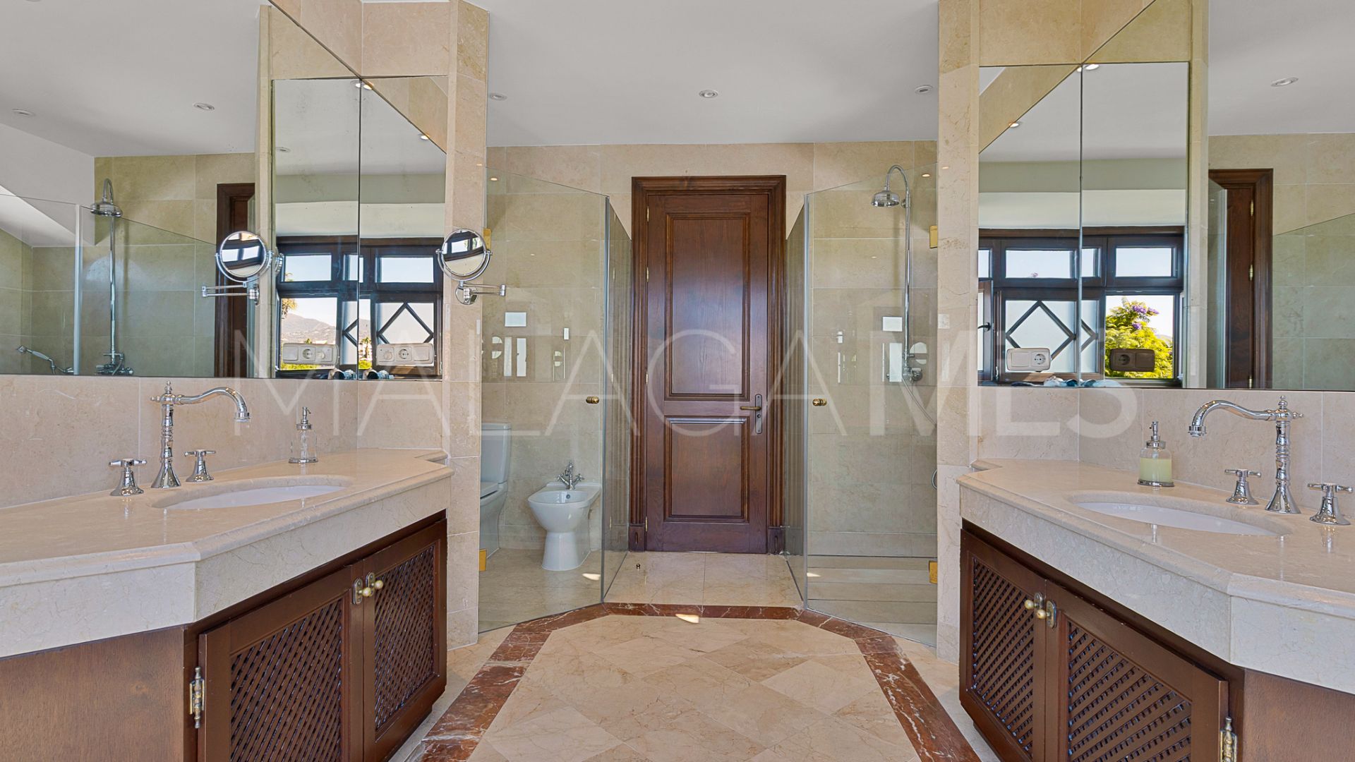 Villa for sale in Guadalmina Alta