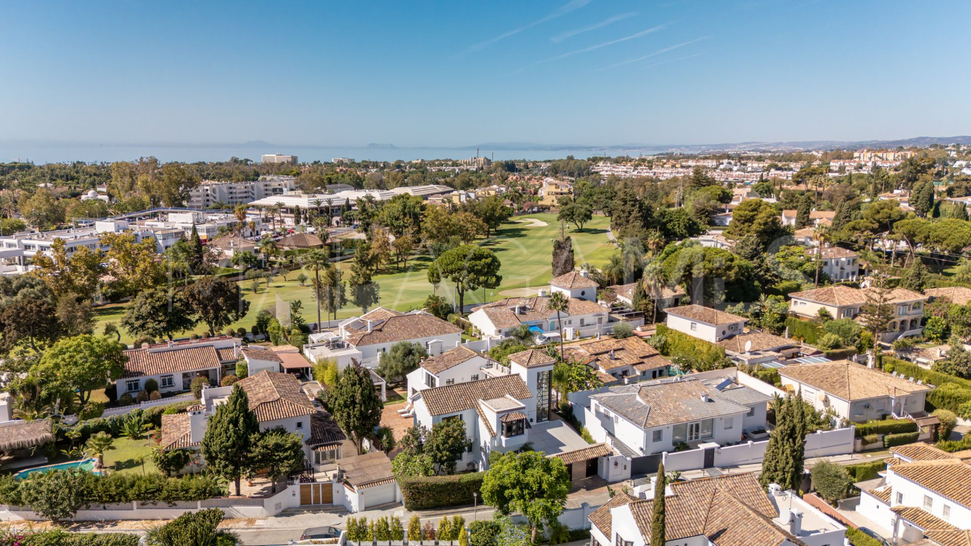 Villa for sale in Guadalmina Alta