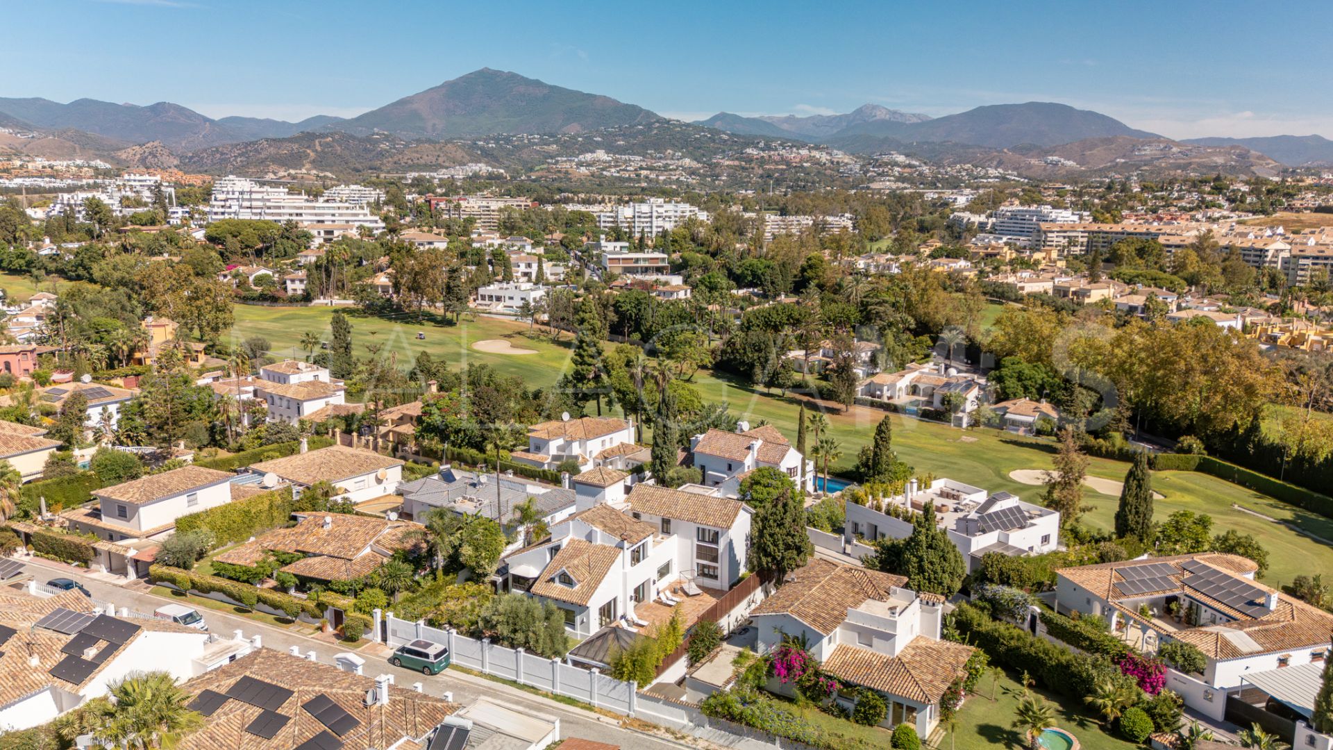 Villa for sale in Guadalmina Alta
