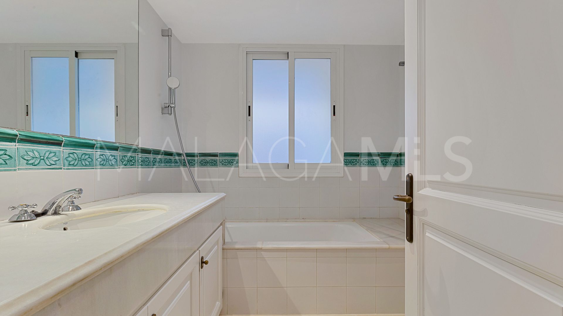 Villa for sale in Guadalmina Alta