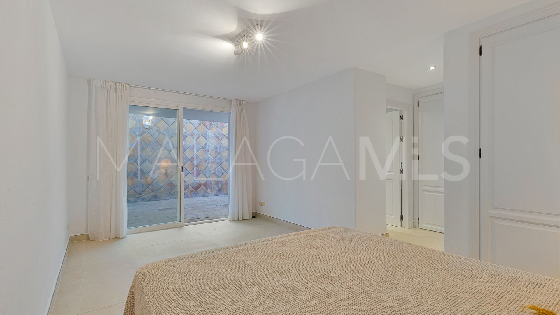 Villa for sale in Guadalmina Alta