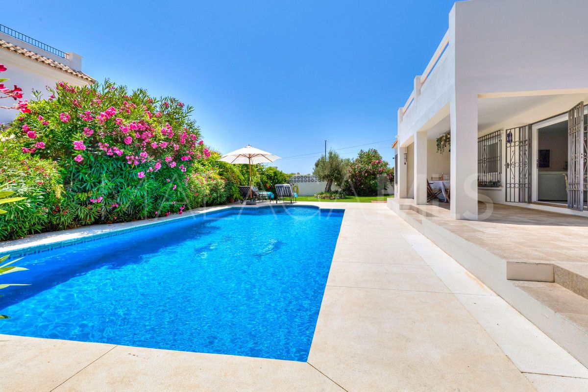Villa for sale in San Pedro de Alcantara