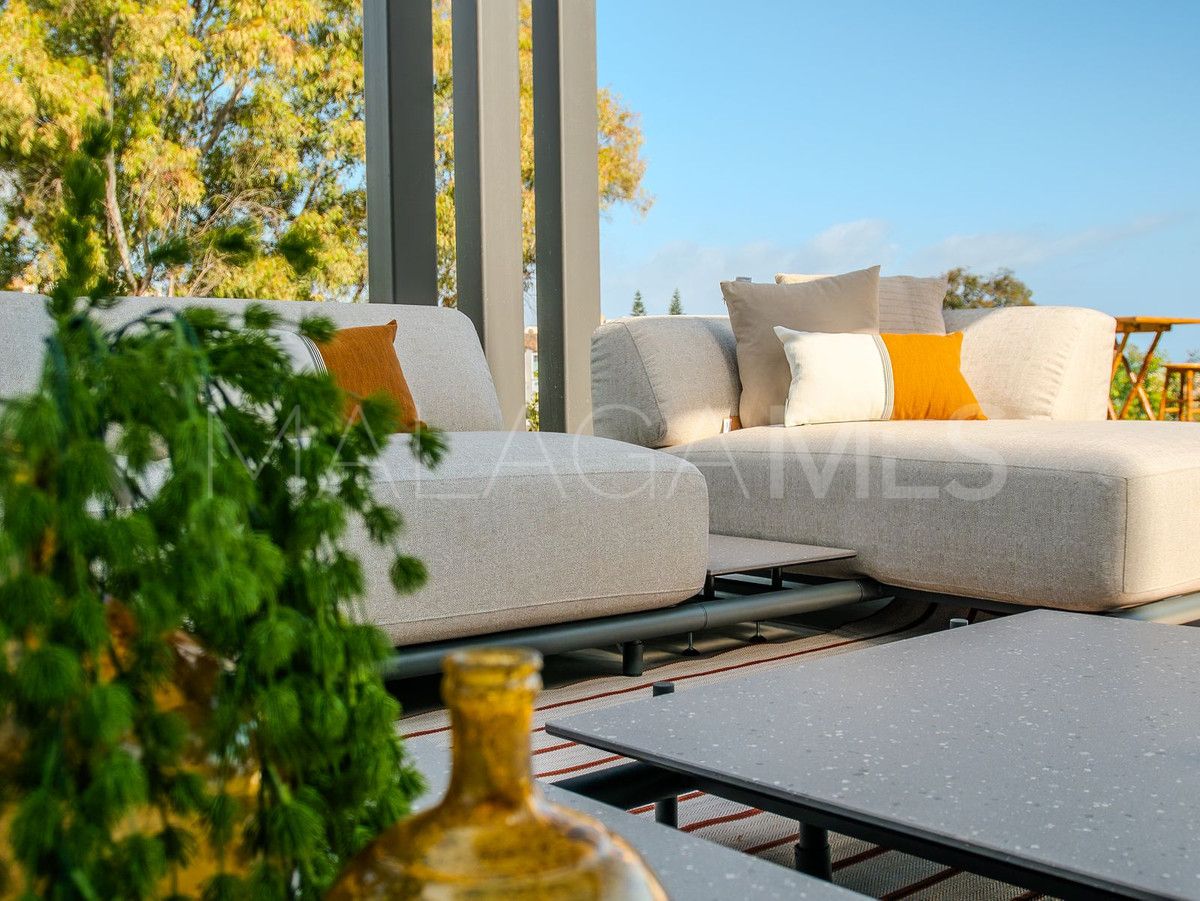 For sale La Quinta villa with 5 bedrooms