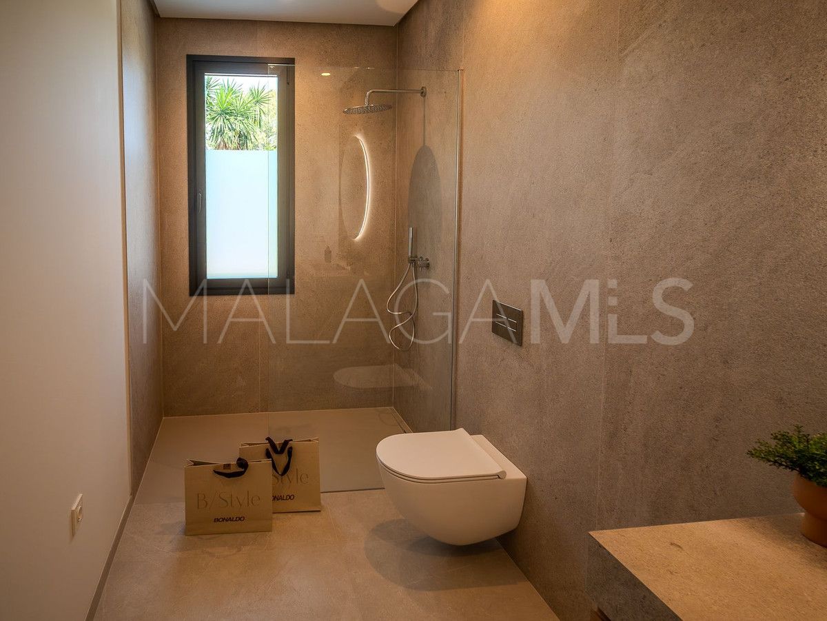 For sale La Quinta villa with 5 bedrooms