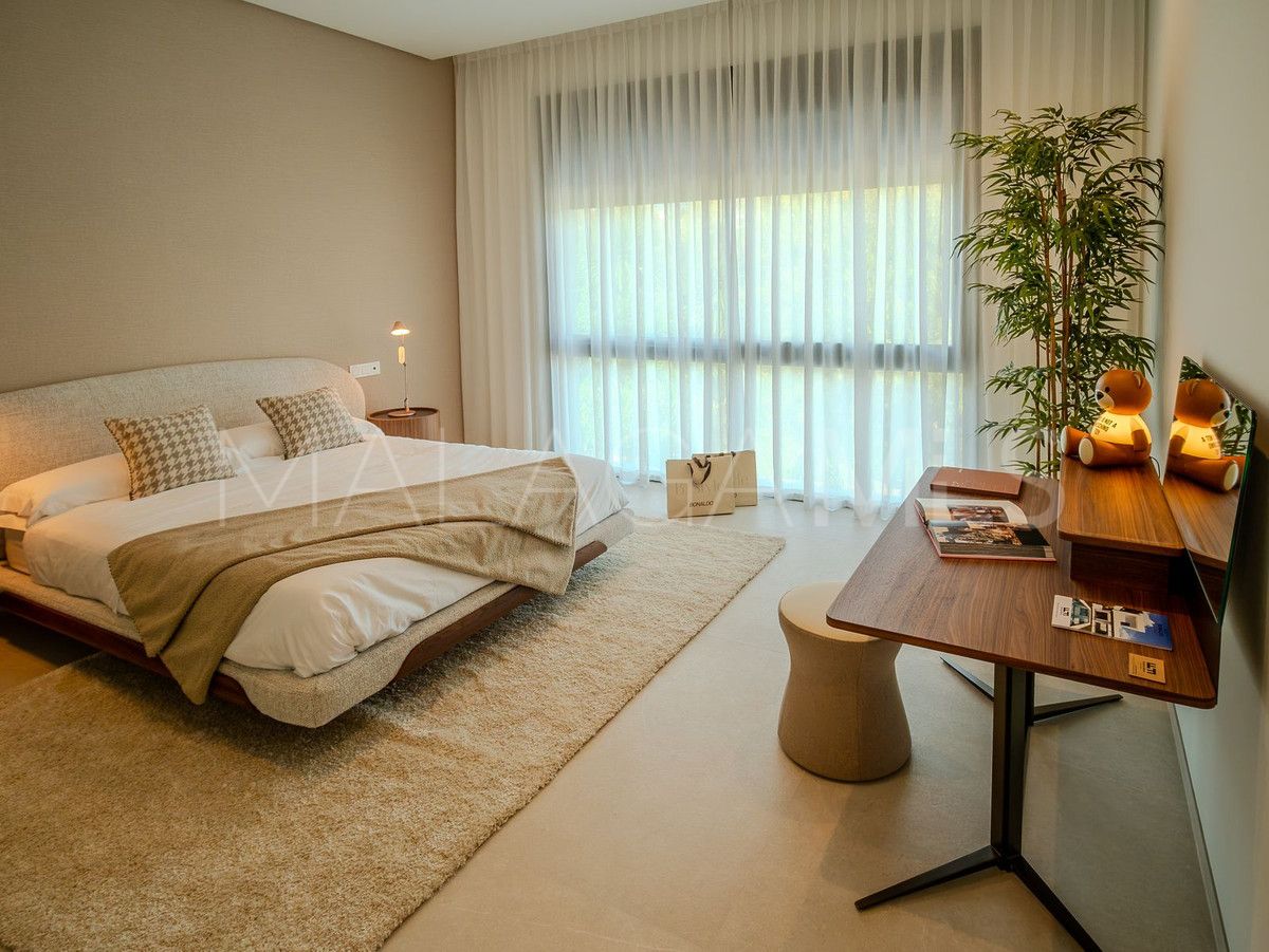 For sale La Quinta villa with 5 bedrooms