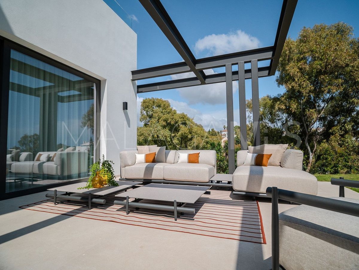 For sale La Quinta villa with 5 bedrooms