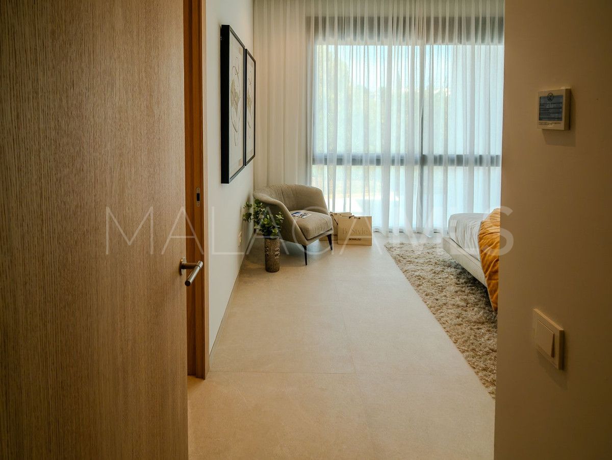 For sale La Quinta villa with 5 bedrooms