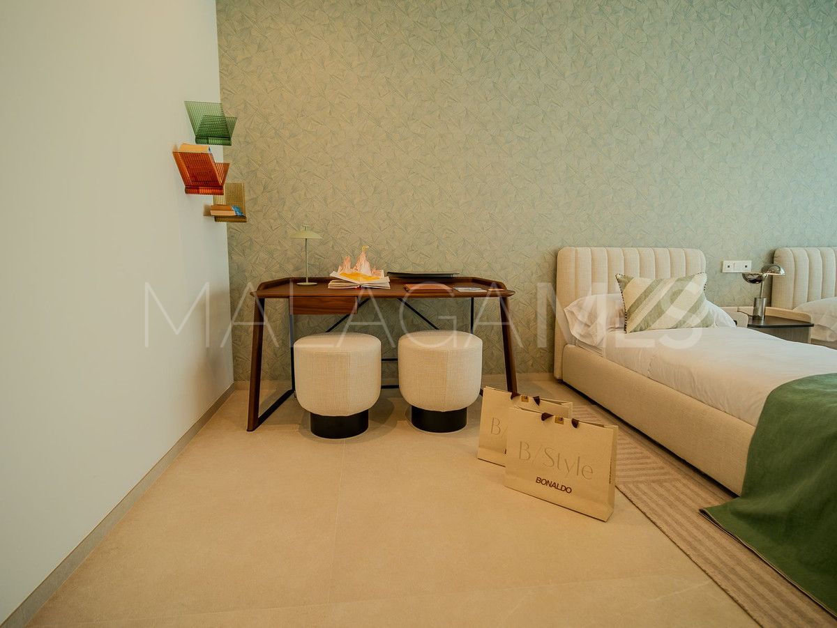 For sale La Quinta villa with 5 bedrooms