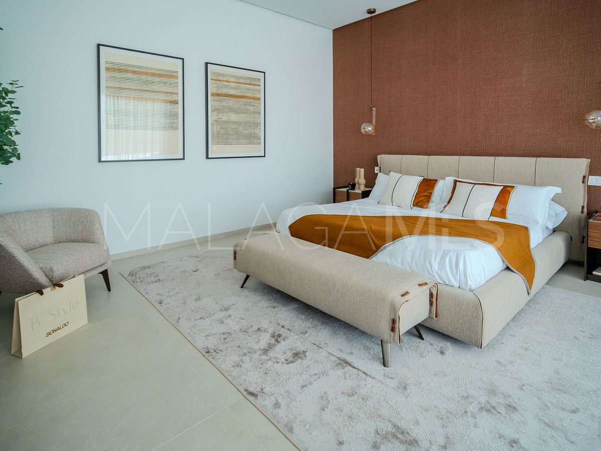 For sale La Quinta villa with 5 bedrooms