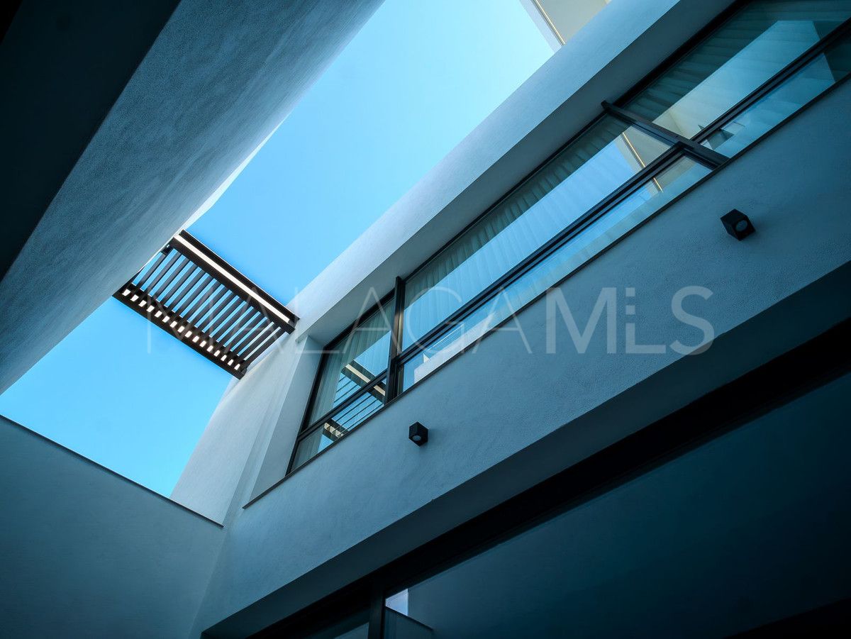 For sale La Quinta villa with 5 bedrooms