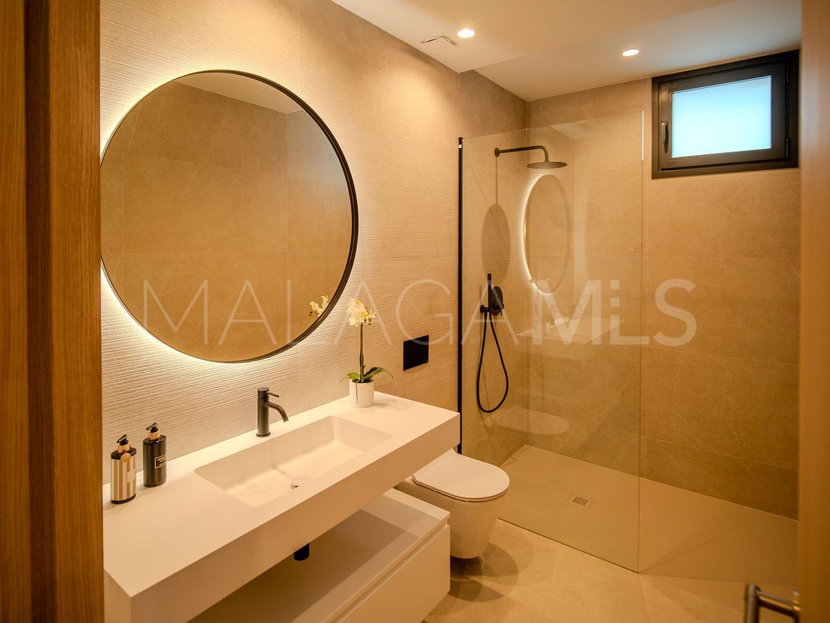 For sale La Quinta villa with 5 bedrooms