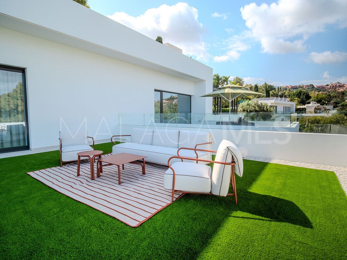 For sale La Quinta villa with 5 bedrooms