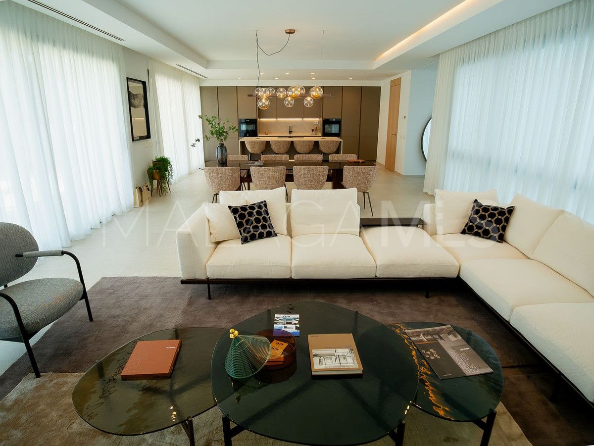 For sale La Quinta villa with 5 bedrooms