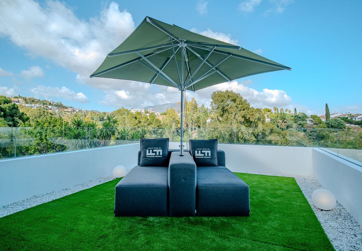 For sale La Quinta villa with 5 bedrooms