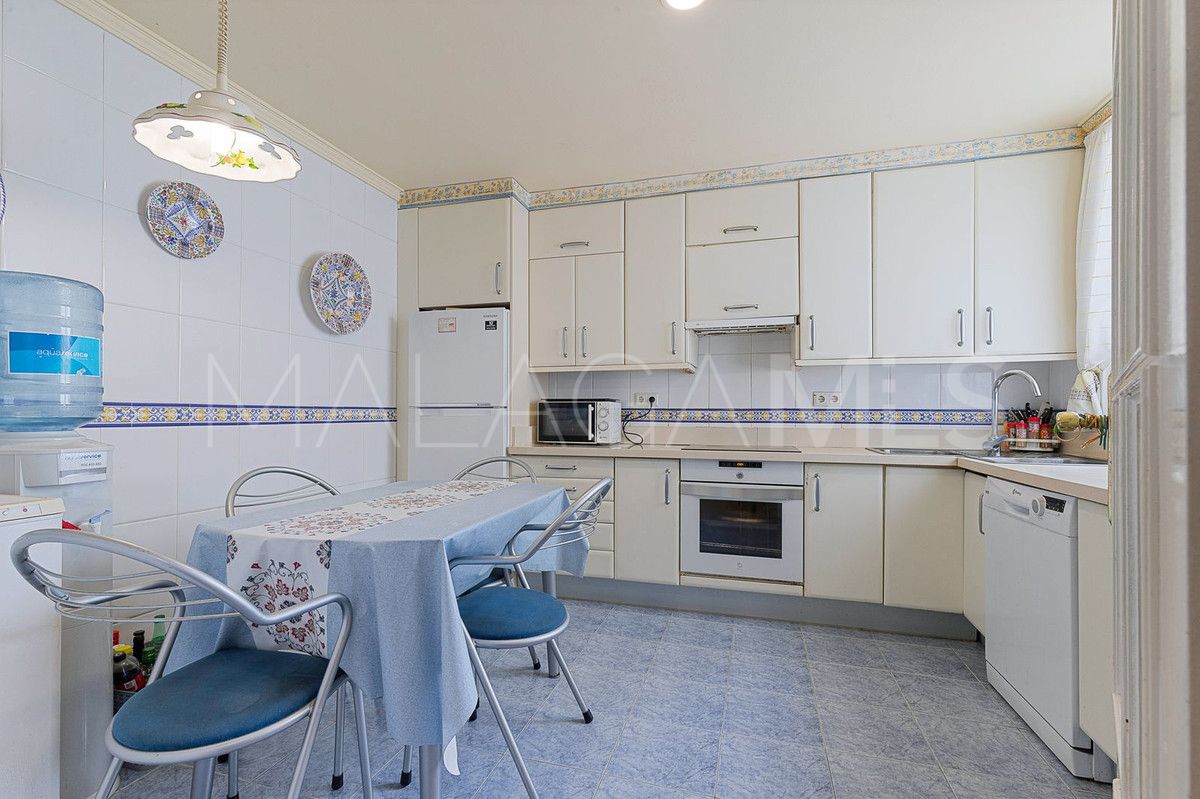 Buy apartment with 3 bedrooms in Guadalmina Alta