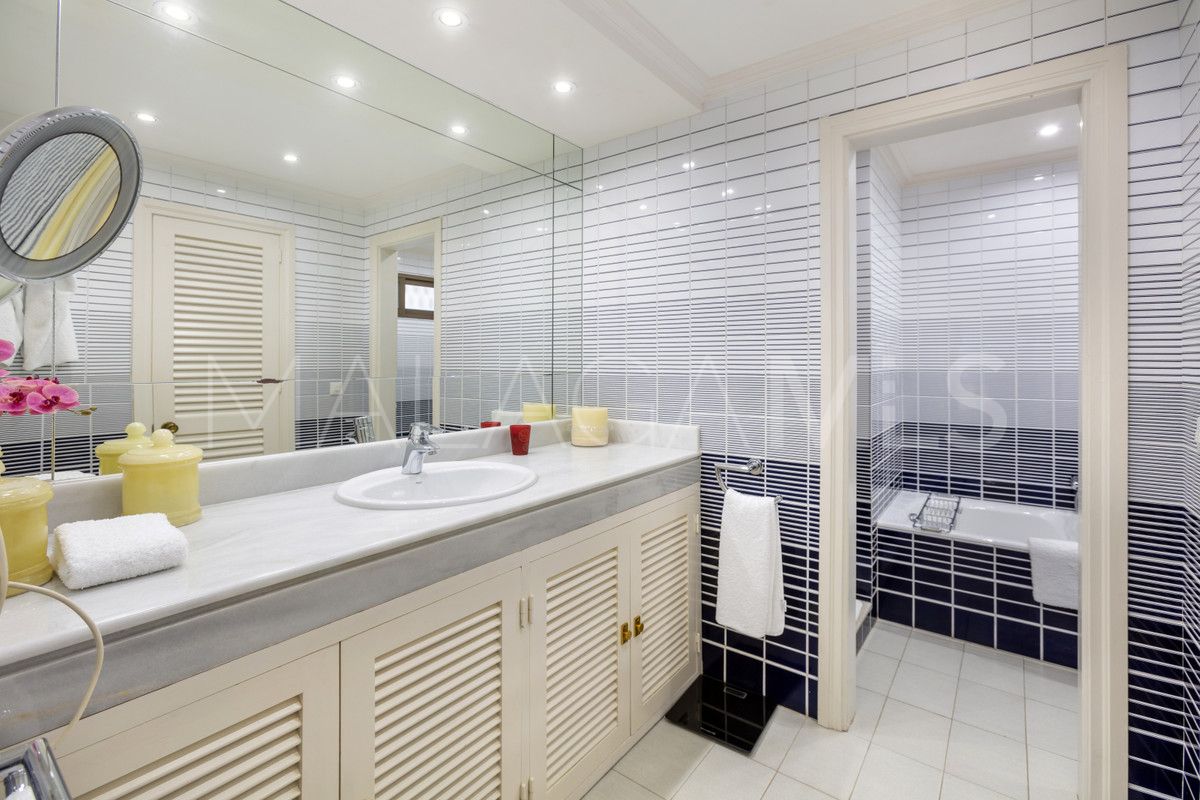 Villa for sale in Marbella City