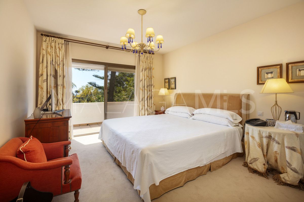 Villa for sale in Marbella City