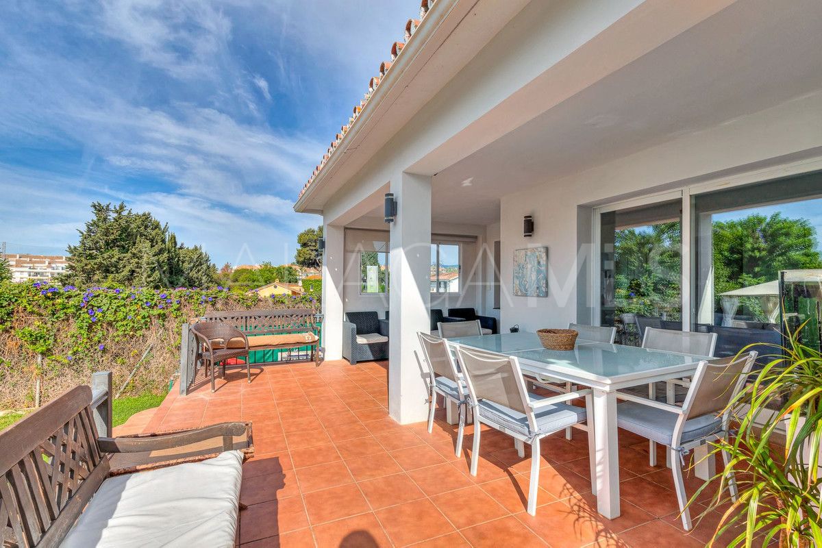 For sale San Pedro de Alcantara villa with 5 bedrooms