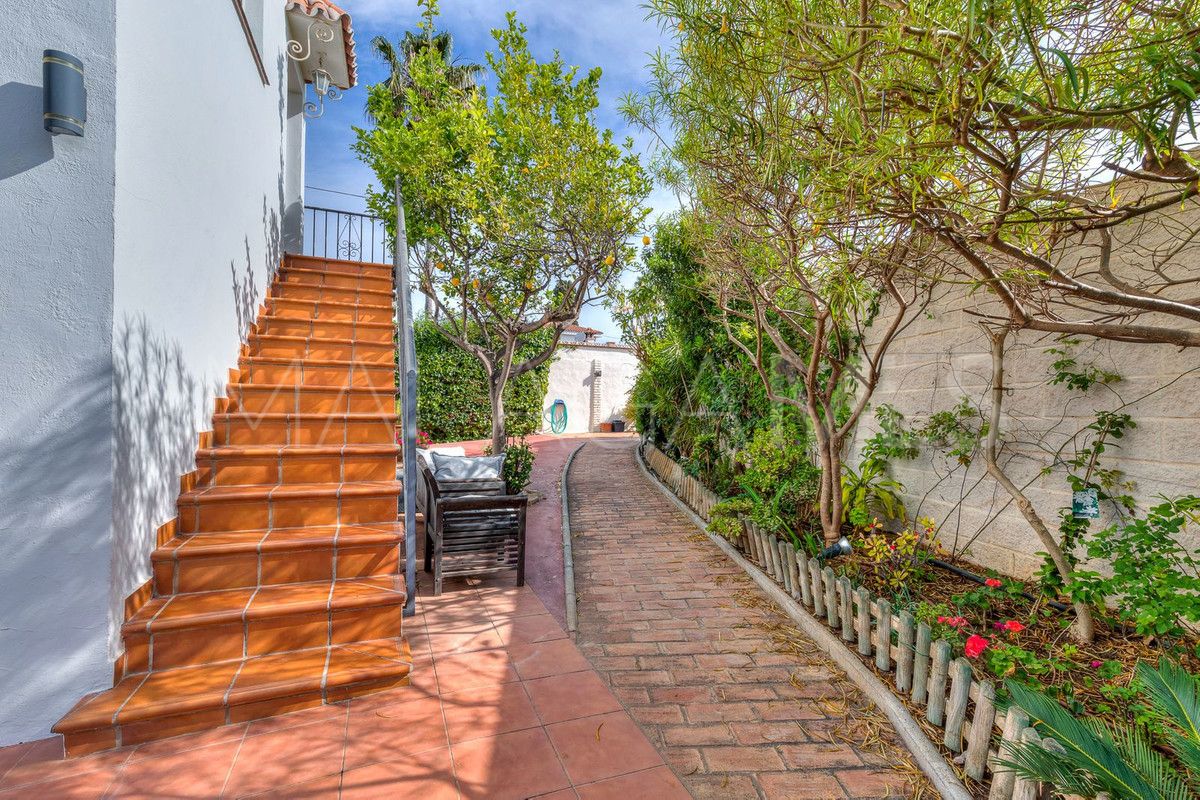 For sale San Pedro de Alcantara villa with 5 bedrooms
