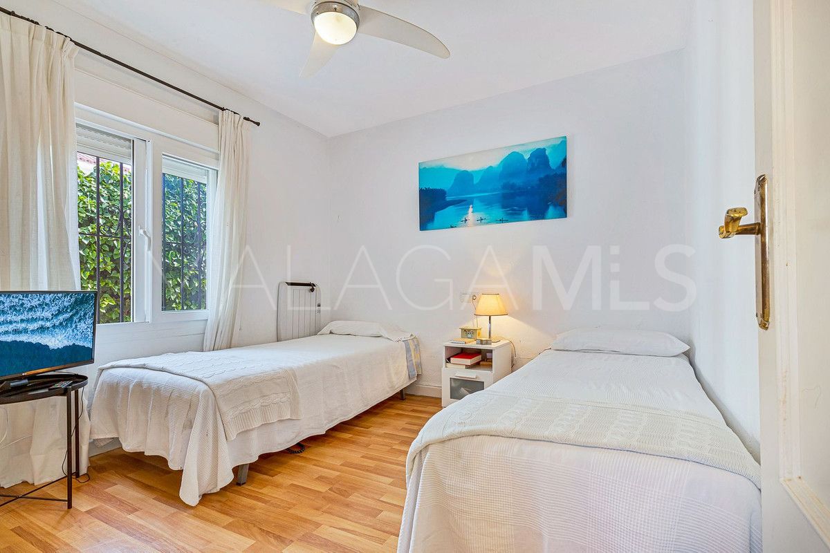 For sale San Pedro de Alcantara villa with 5 bedrooms