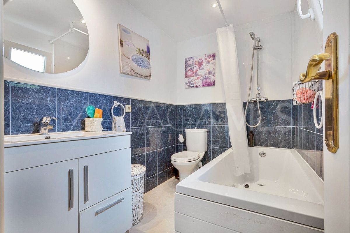 For sale San Pedro de Alcantara villa with 5 bedrooms