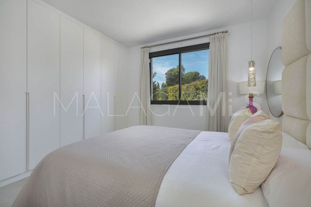 Buy villa de 4 bedrooms in Guadalmina Alta