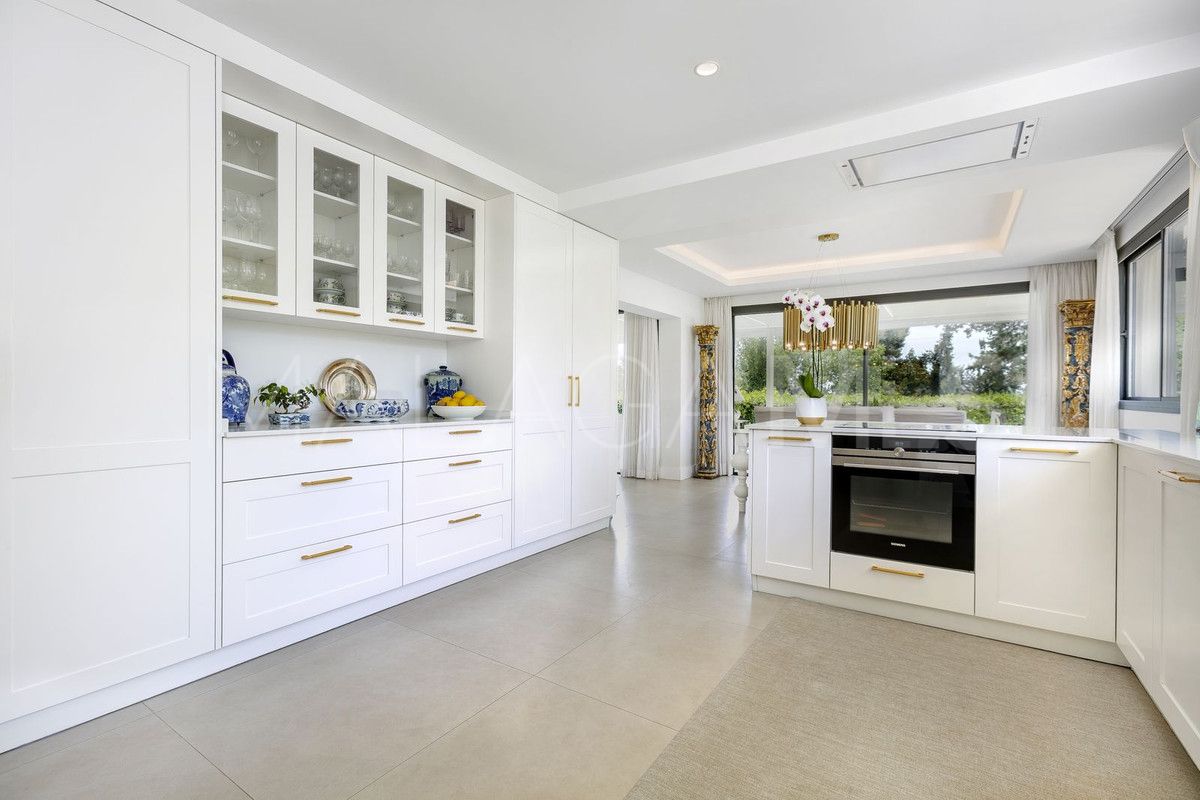 Buy villa de 4 bedrooms in Guadalmina Alta