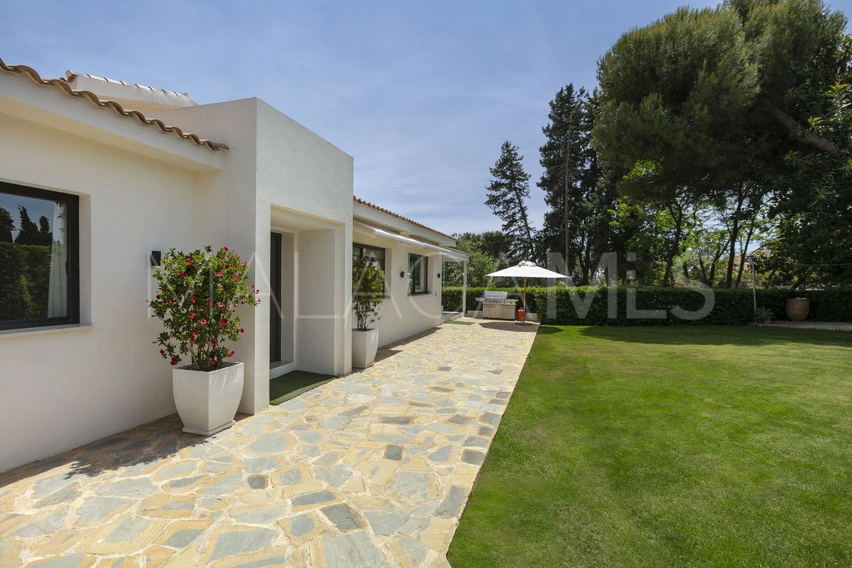 Buy villa de 4 bedrooms in Guadalmina Alta