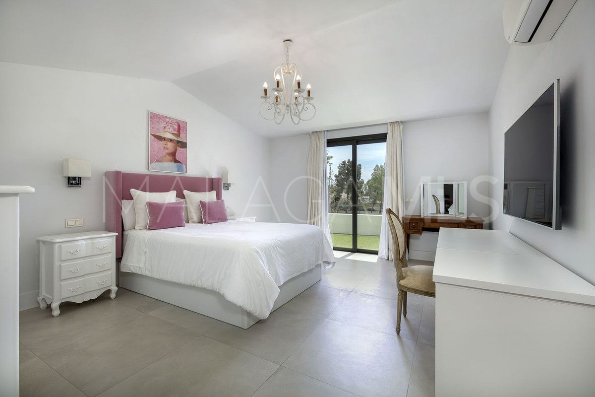 Buy villa de 4 bedrooms in Guadalmina Alta