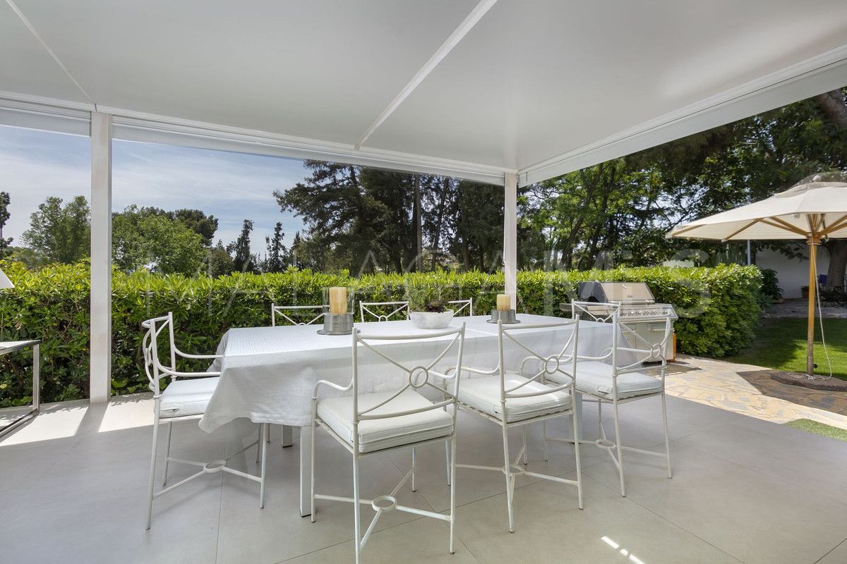 Buy villa de 4 bedrooms in Guadalmina Alta