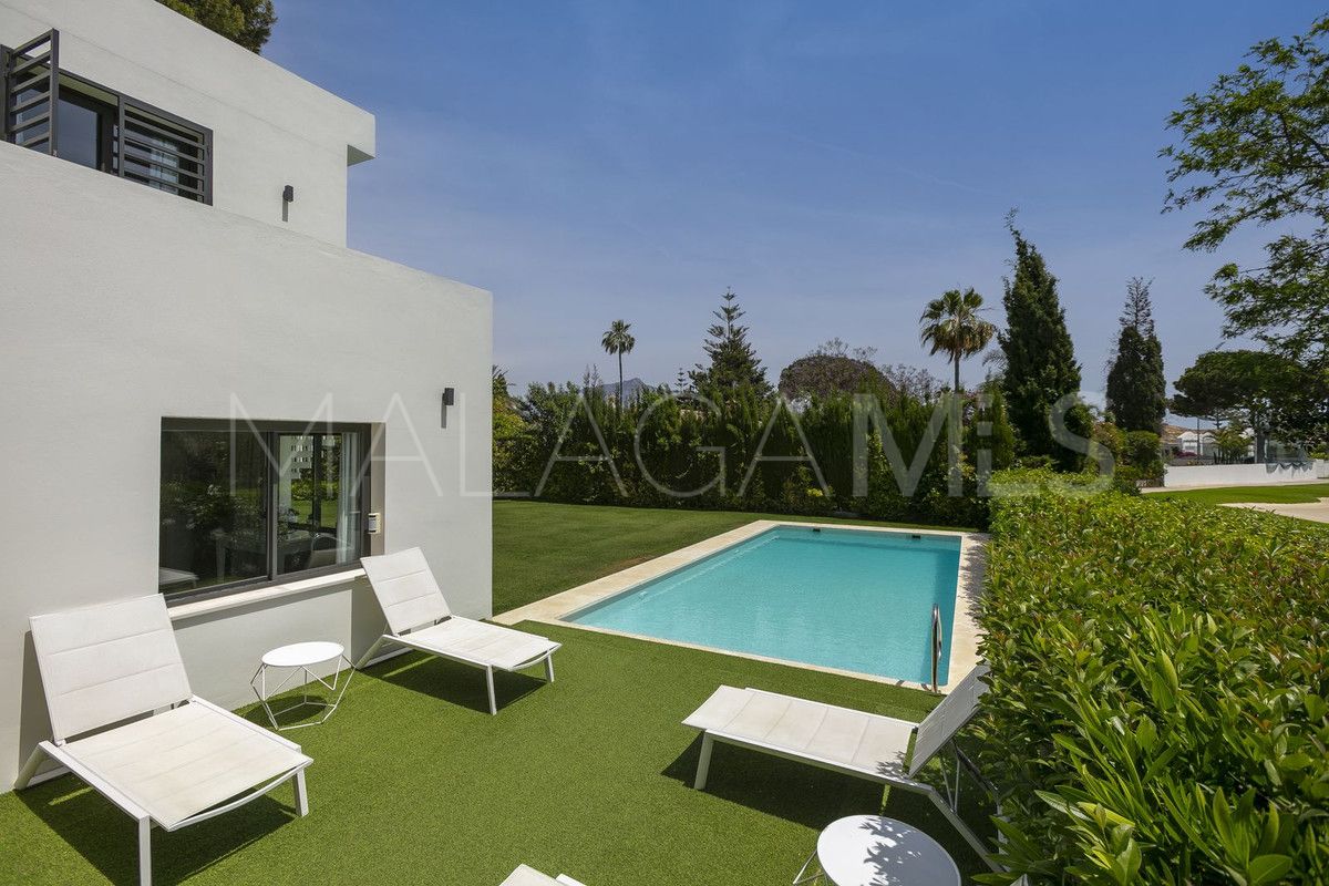 Buy villa de 4 bedrooms in Guadalmina Alta