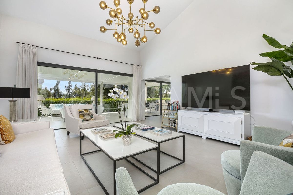 Buy villa de 4 bedrooms in Guadalmina Alta
